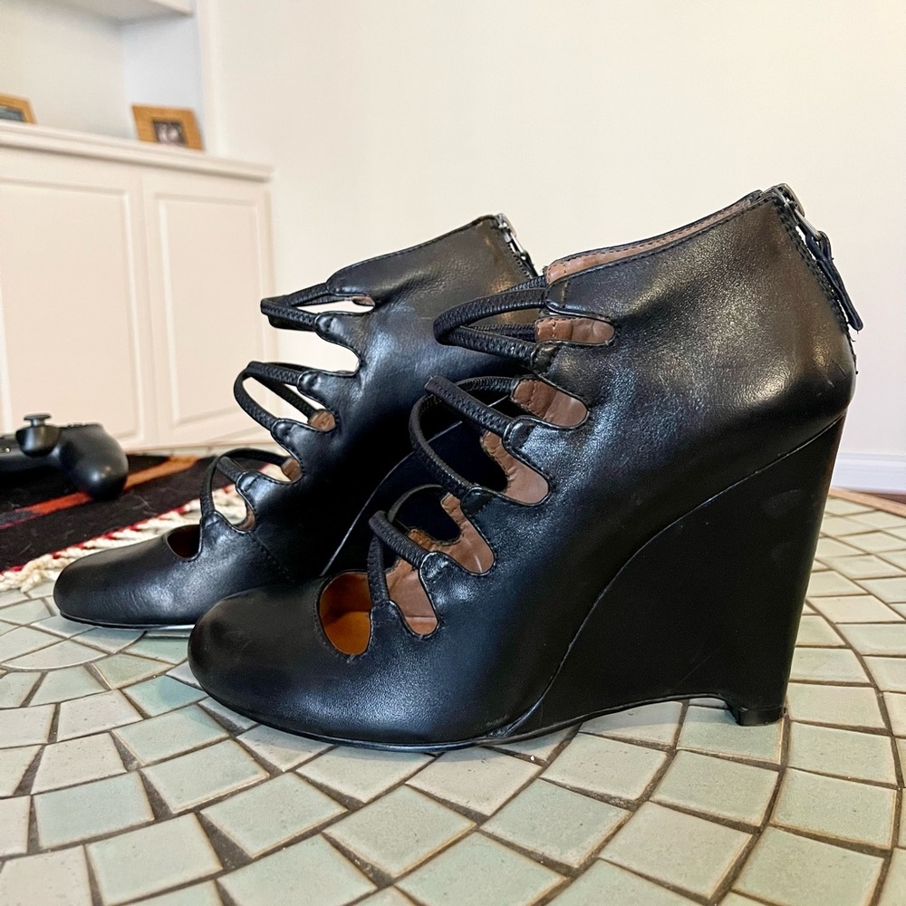 Incredible MRKT (Market) strappy wedges! - Picture 2 of 16